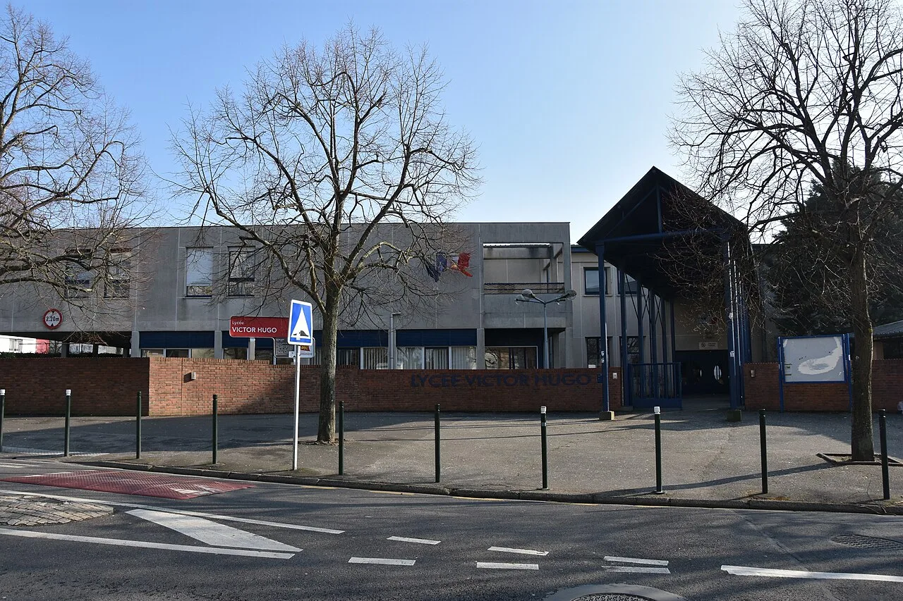 Entrée du lycée Victor Hugo à Caen