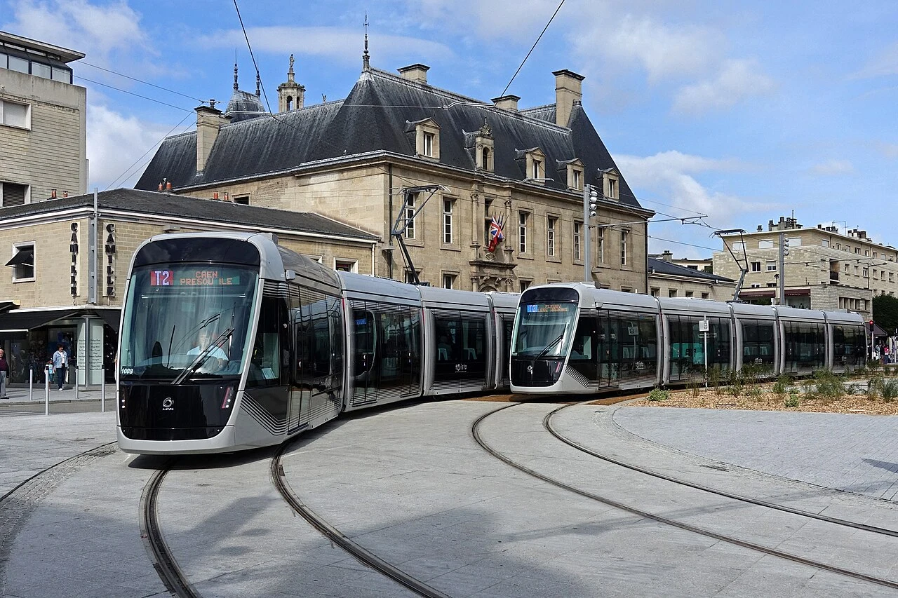 Tramways de Caen place Saint-Pierre.
