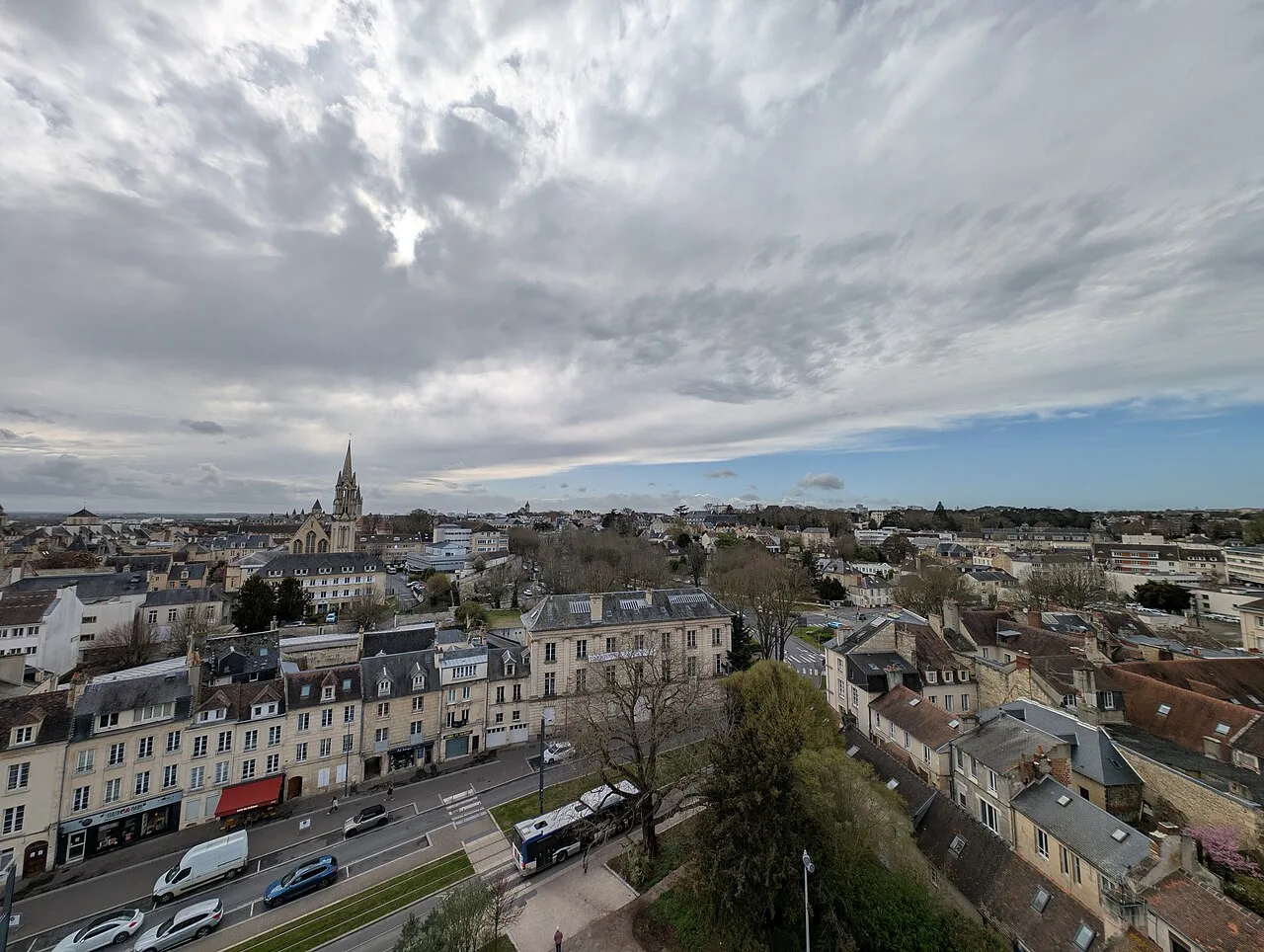 Caen vue depuis le château. Vue de la commune.