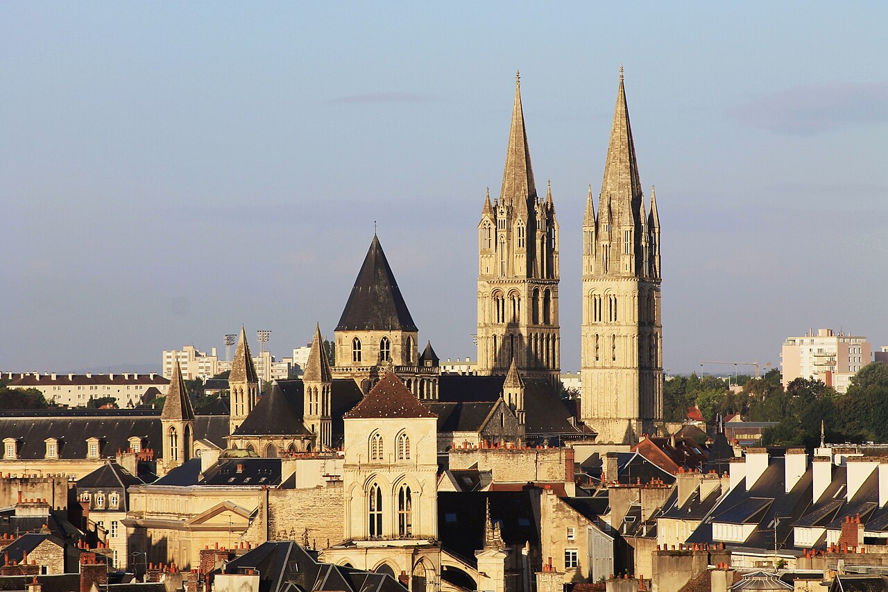 Les clochers de Caen. Vue de la commune.
